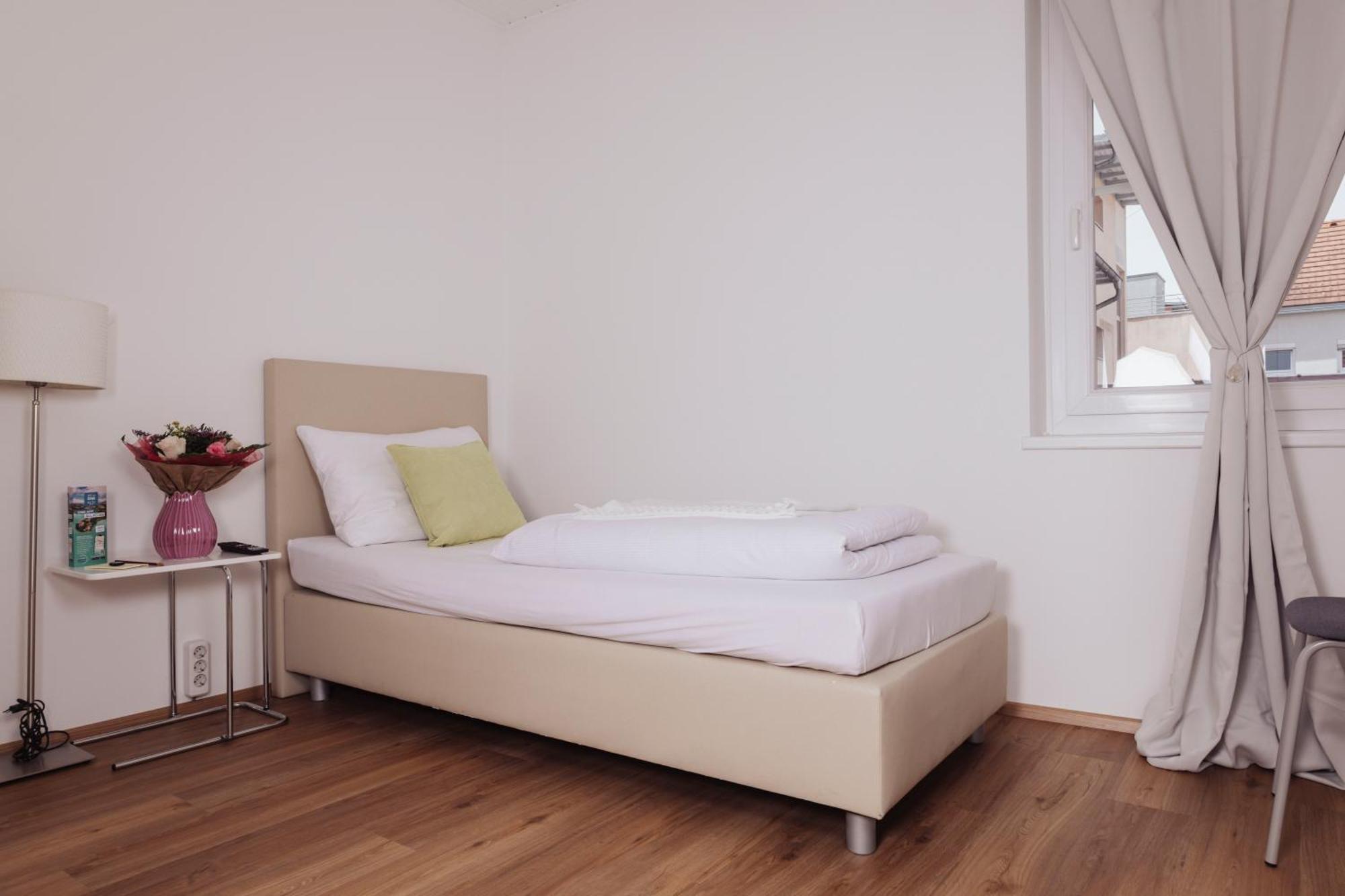 Cityhotel Am Domplatz Self-Checkin Κλάγκενφουρτ Εξωτερικό φωτογραφία